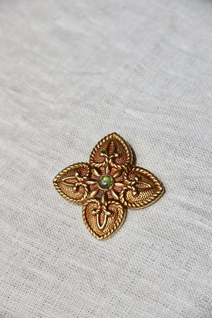 14K Yellow Gold Peridot Quatrefoil Hollow Pendant