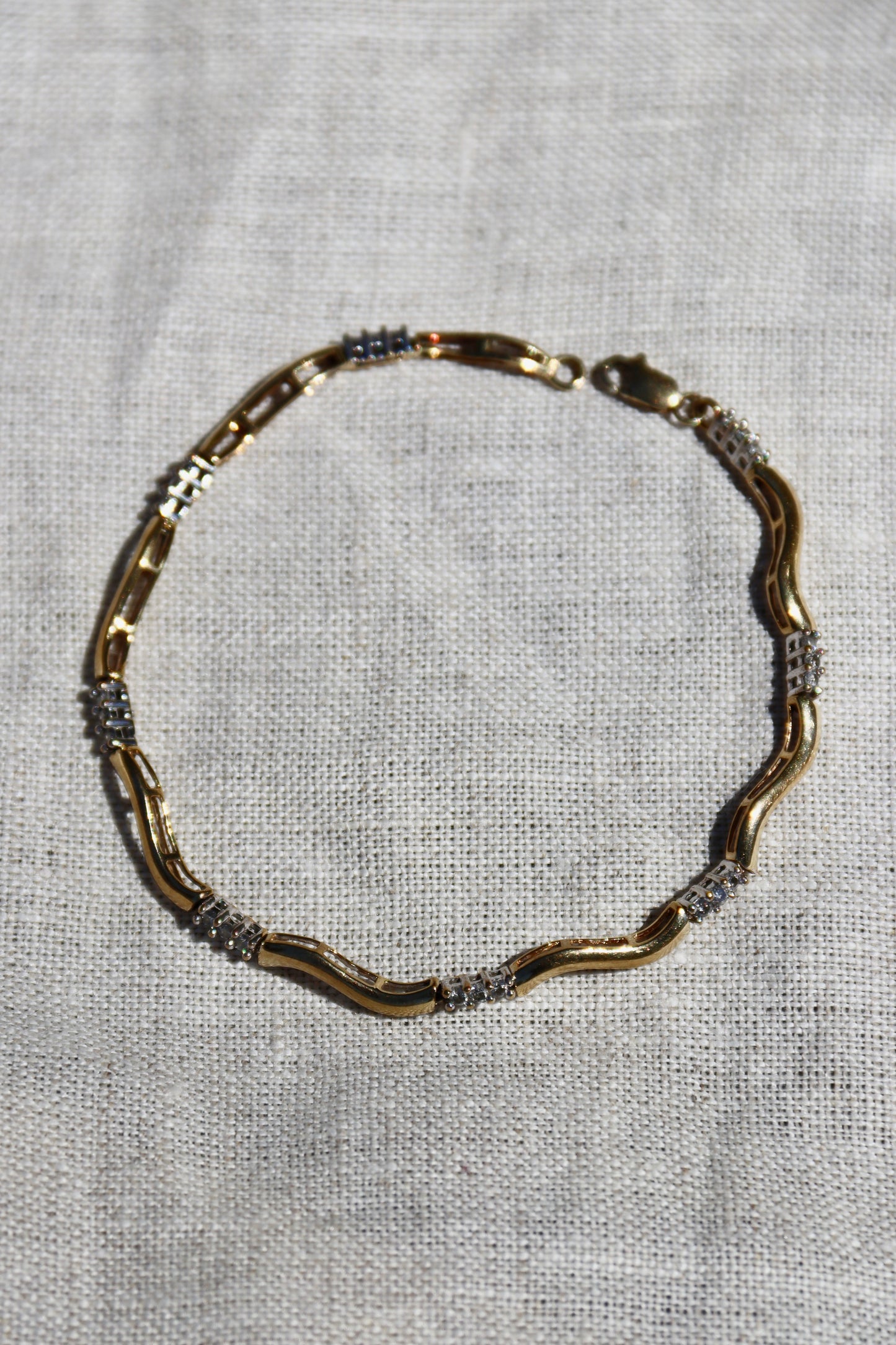 Diamond Wavy Link Bracelet - 10K