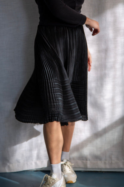 Laura Biagiotti Black Silk Pleated Skirt