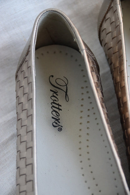 Trotters Woven Flats