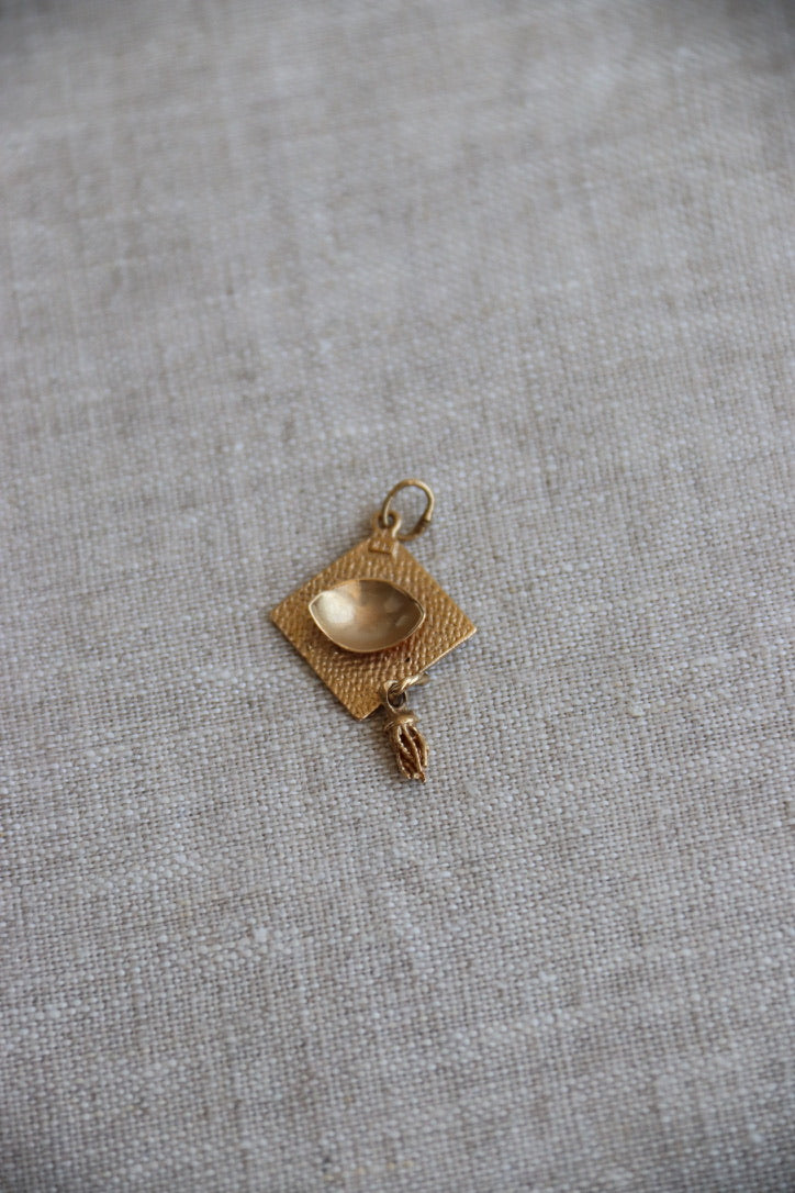 Graduation cap pendant - 14K