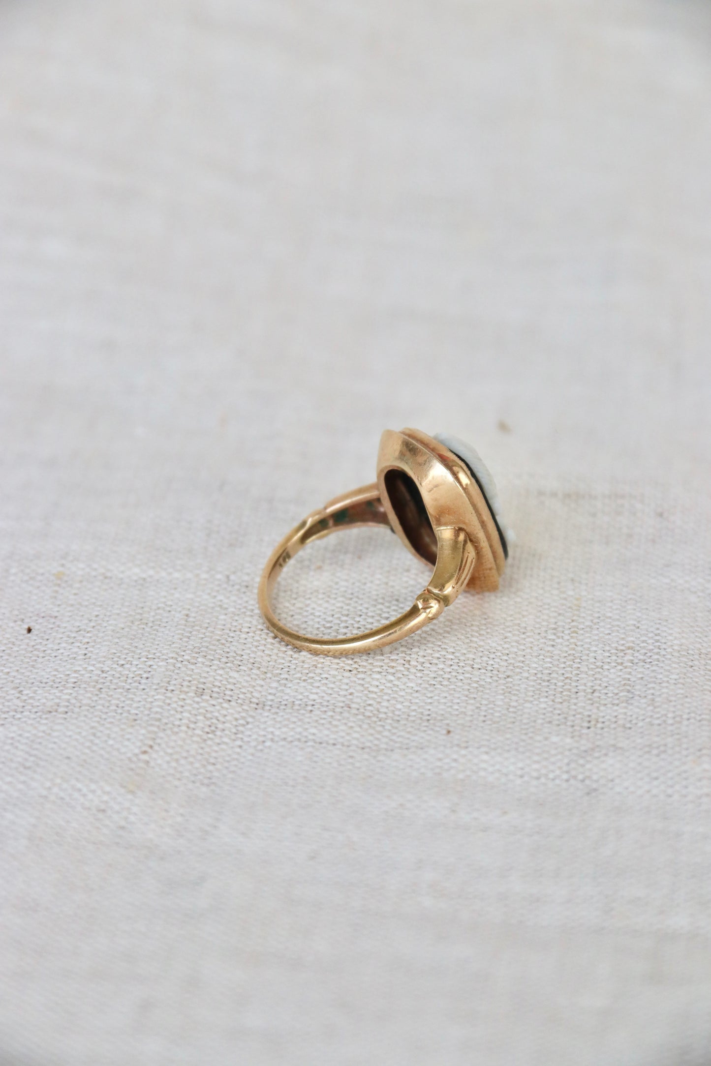 10k Yellow Gold Cameo Ring
