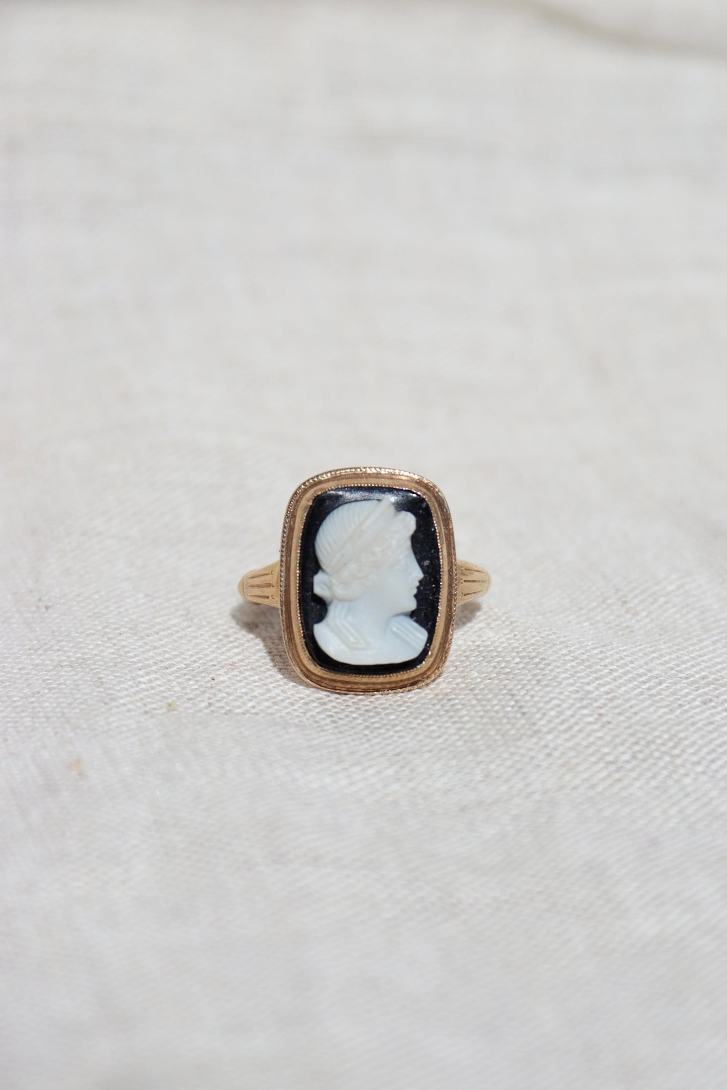 10k Yellow Gold Cameo Ring