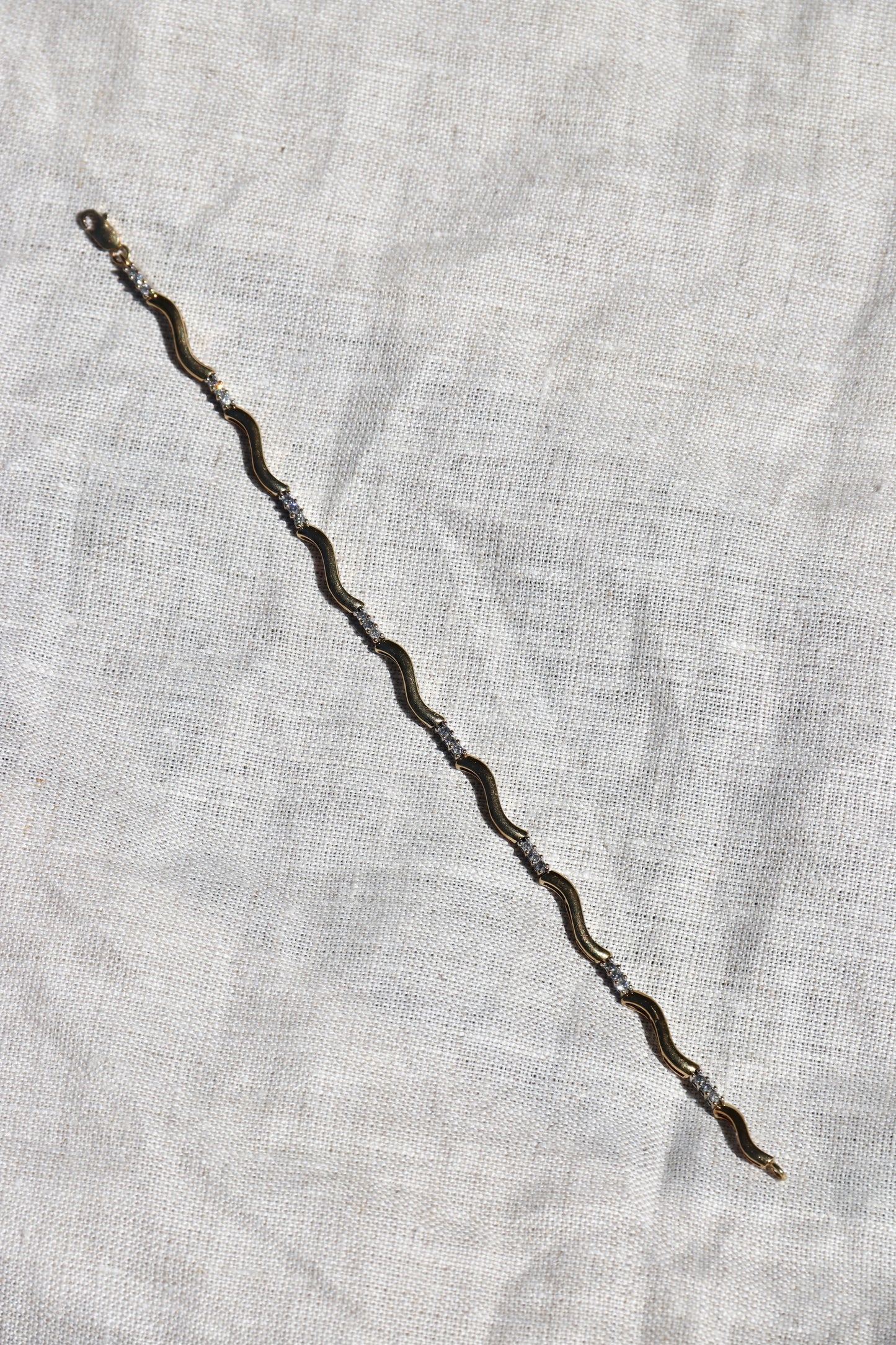 Diamond Wavy Link Bracelet - 10K