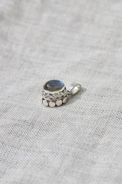 Sterling Silver Labradorite Pendant
