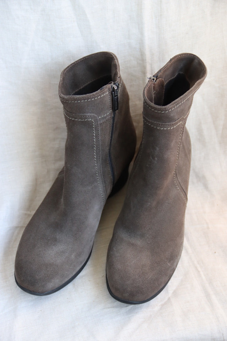 La Canadienne "Finley" Waterproof Suede Wedge Ankle Boots - 8