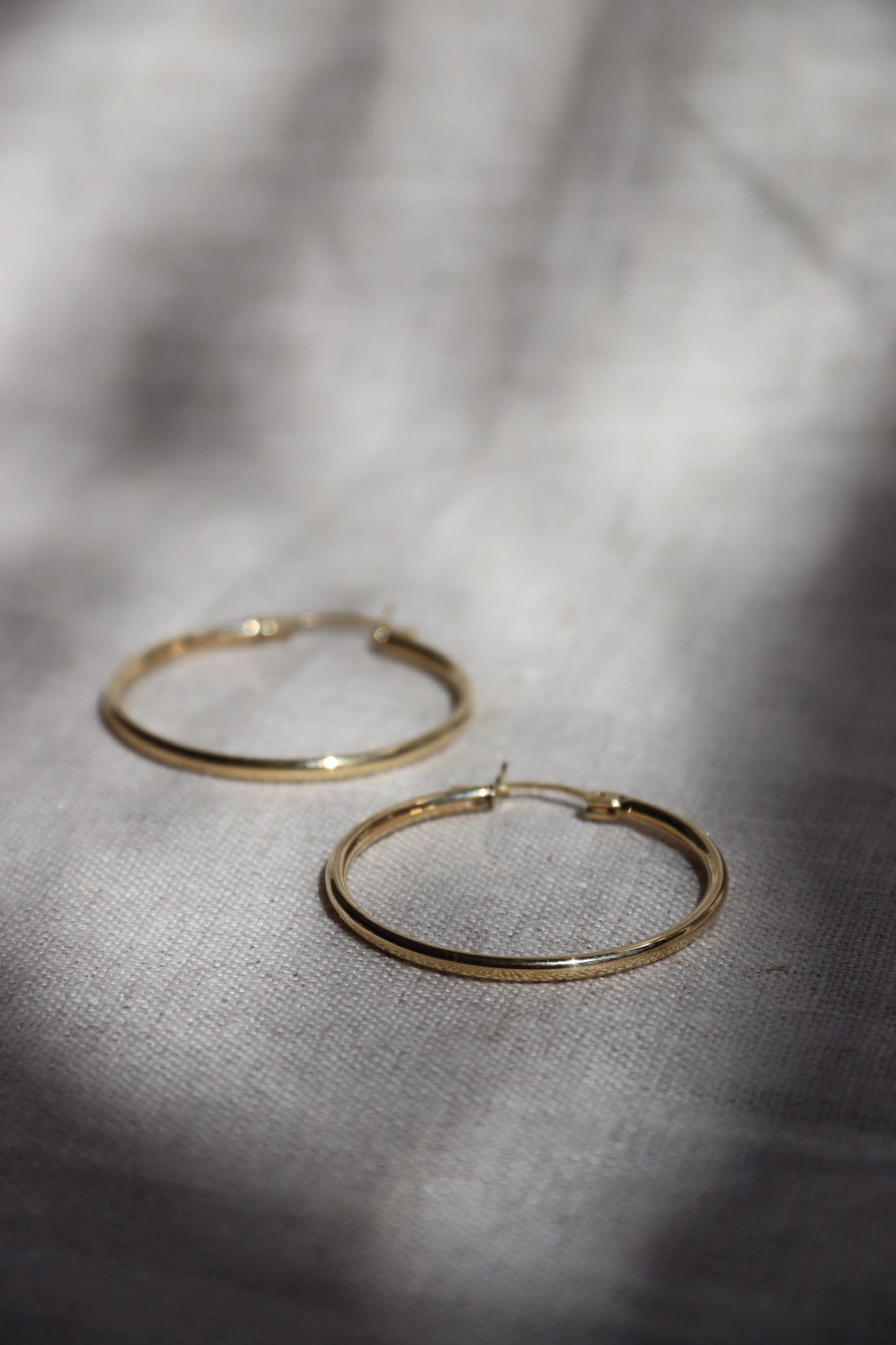 14k Yellow Gold Hoop Earrings - Medium