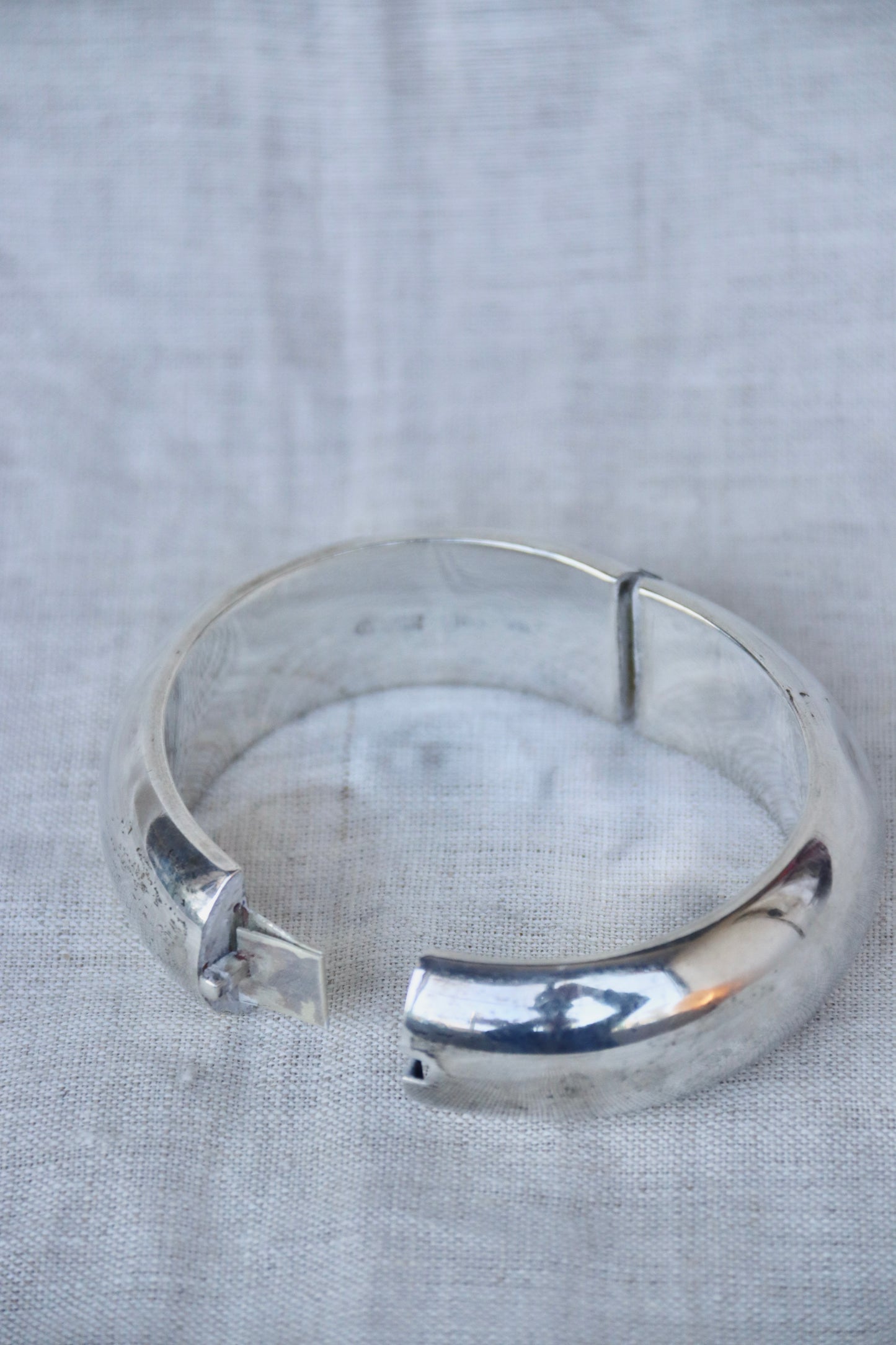 Lico Mexico Sterling Silver hollow hinged bangle bracelet - as is