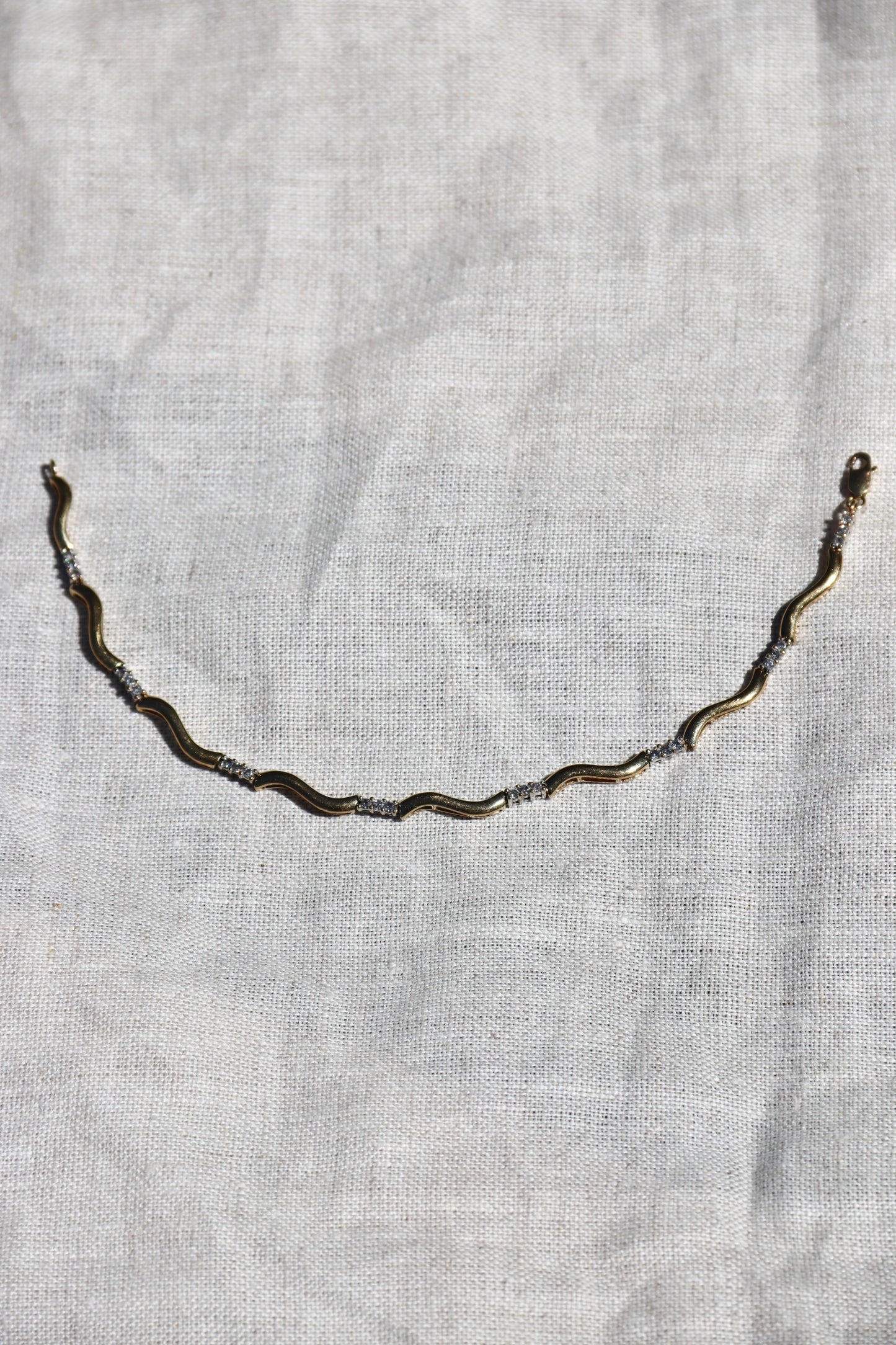 Diamond Wavy Link Bracelet - 10K