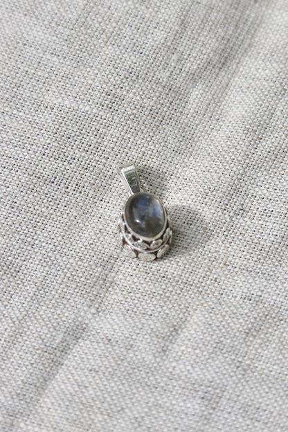 Sterling Silver Labradorite Pendant