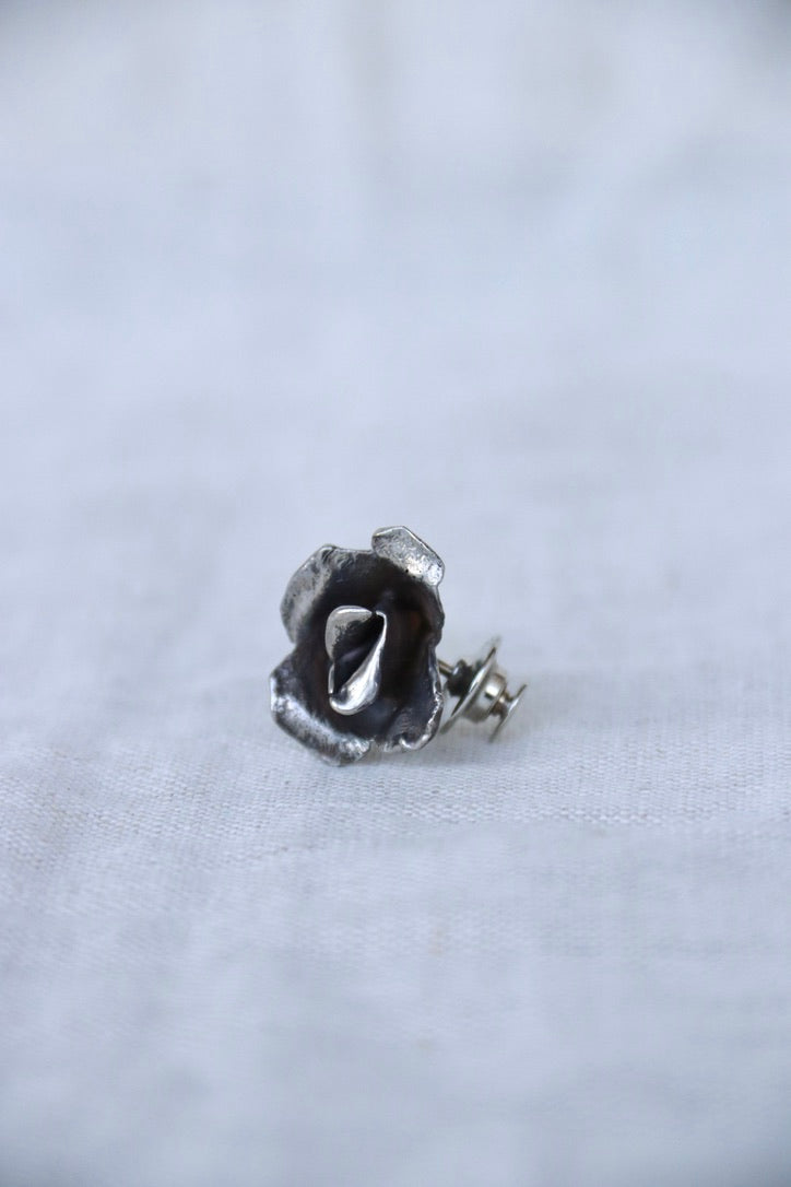 parish wager Sterling Silver rose with thorn pin