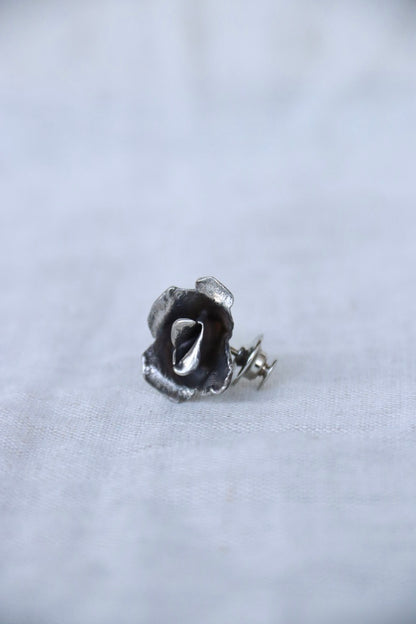 parish wager Sterling Silver rose with thorn pin