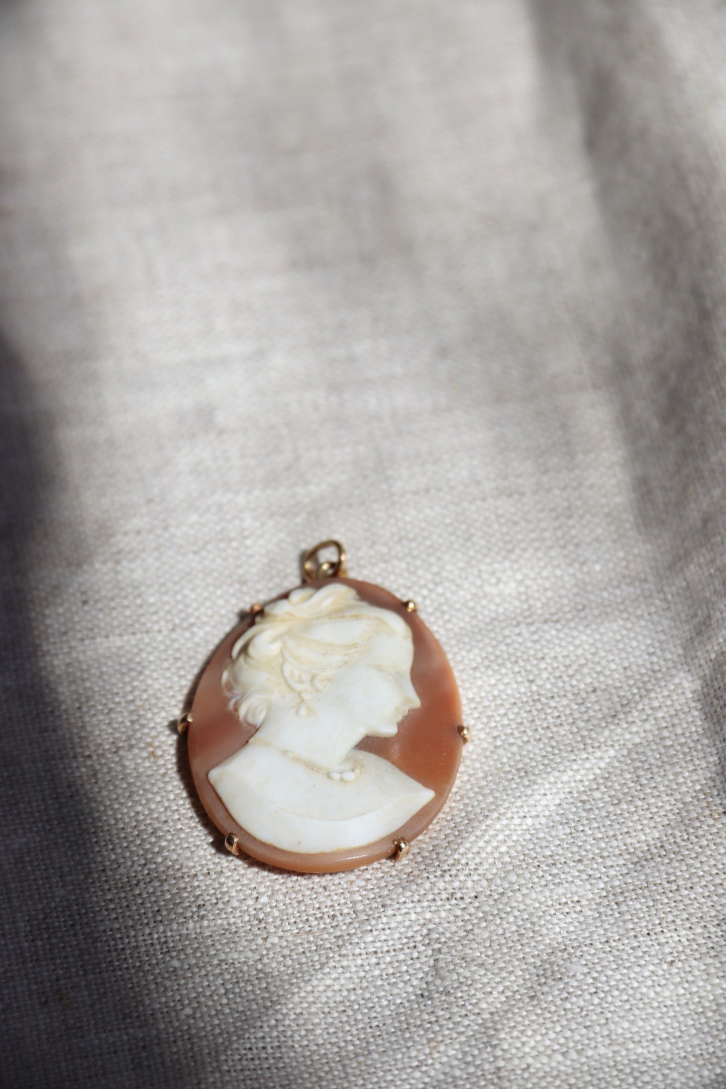 Shell Cameo Pendant - 14k Yellow Gold
