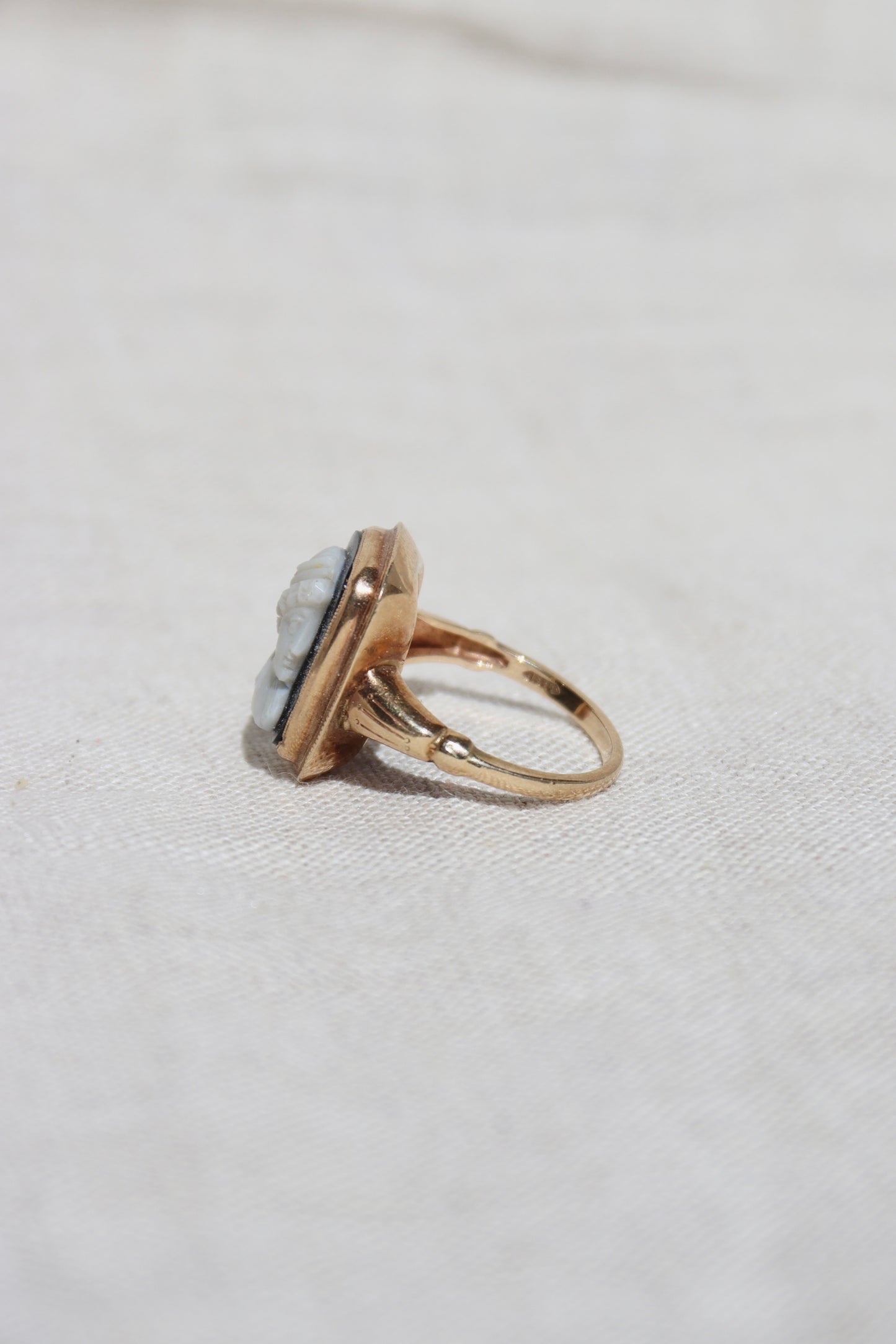 10k Yellow Gold Cameo Ring