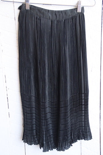 Laura Biagiotti Black Silk Pleated Skirt