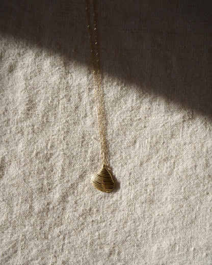 14K Clam Shell Pendant Necklace