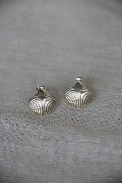 Sterling Silver Shell Bracelet and Earrings Set