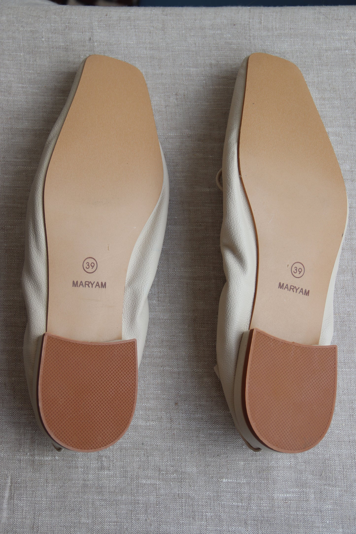 Maryam Cream Leather Flats - NW