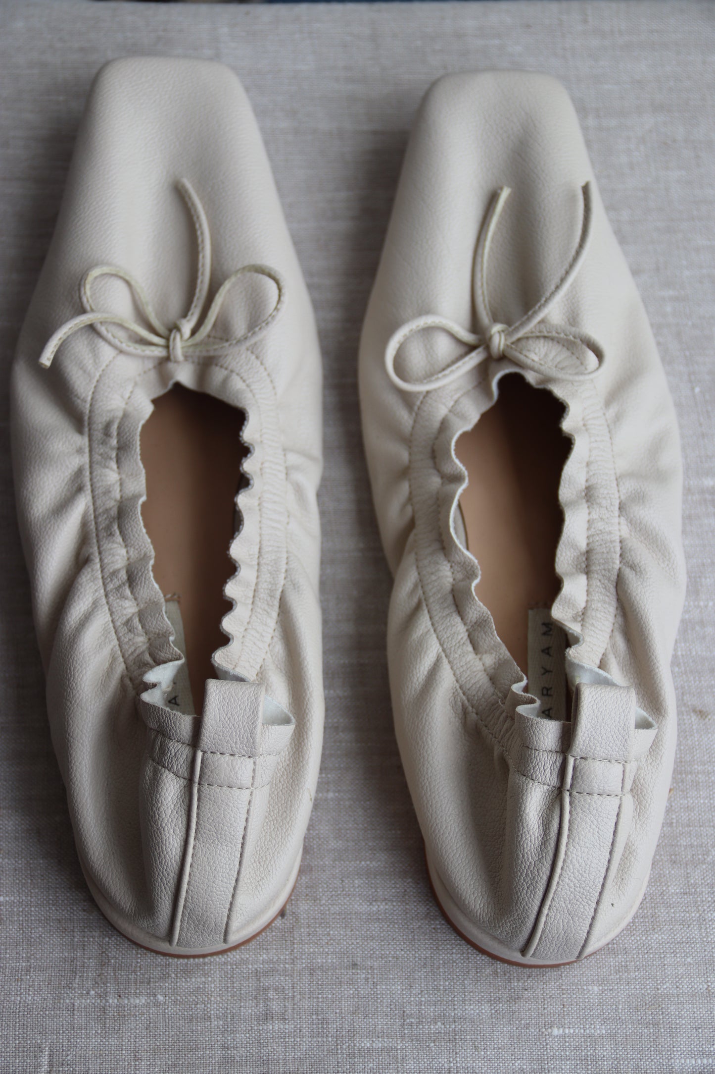 Maryam Cream Leather Flats - NW