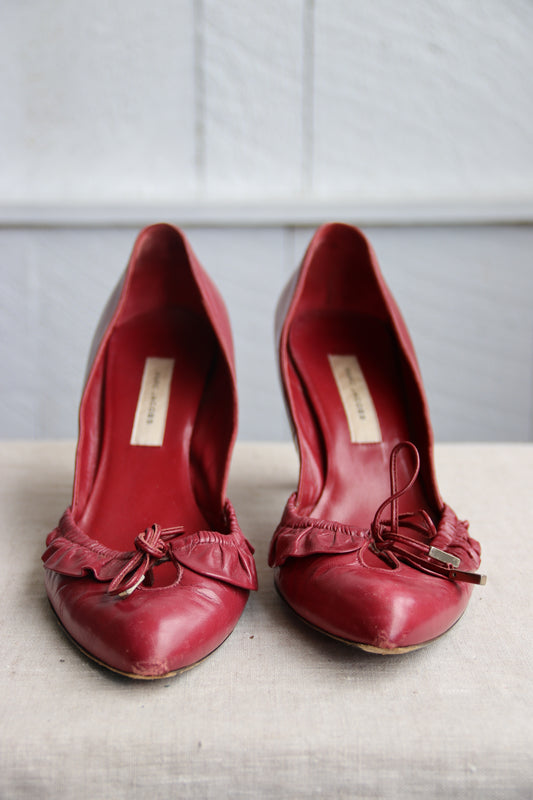 Marc Jacobs Burgundy Leather Ruffle Heels