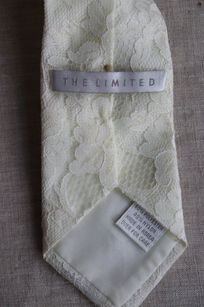 The Limited White Lace Tie with Pearls